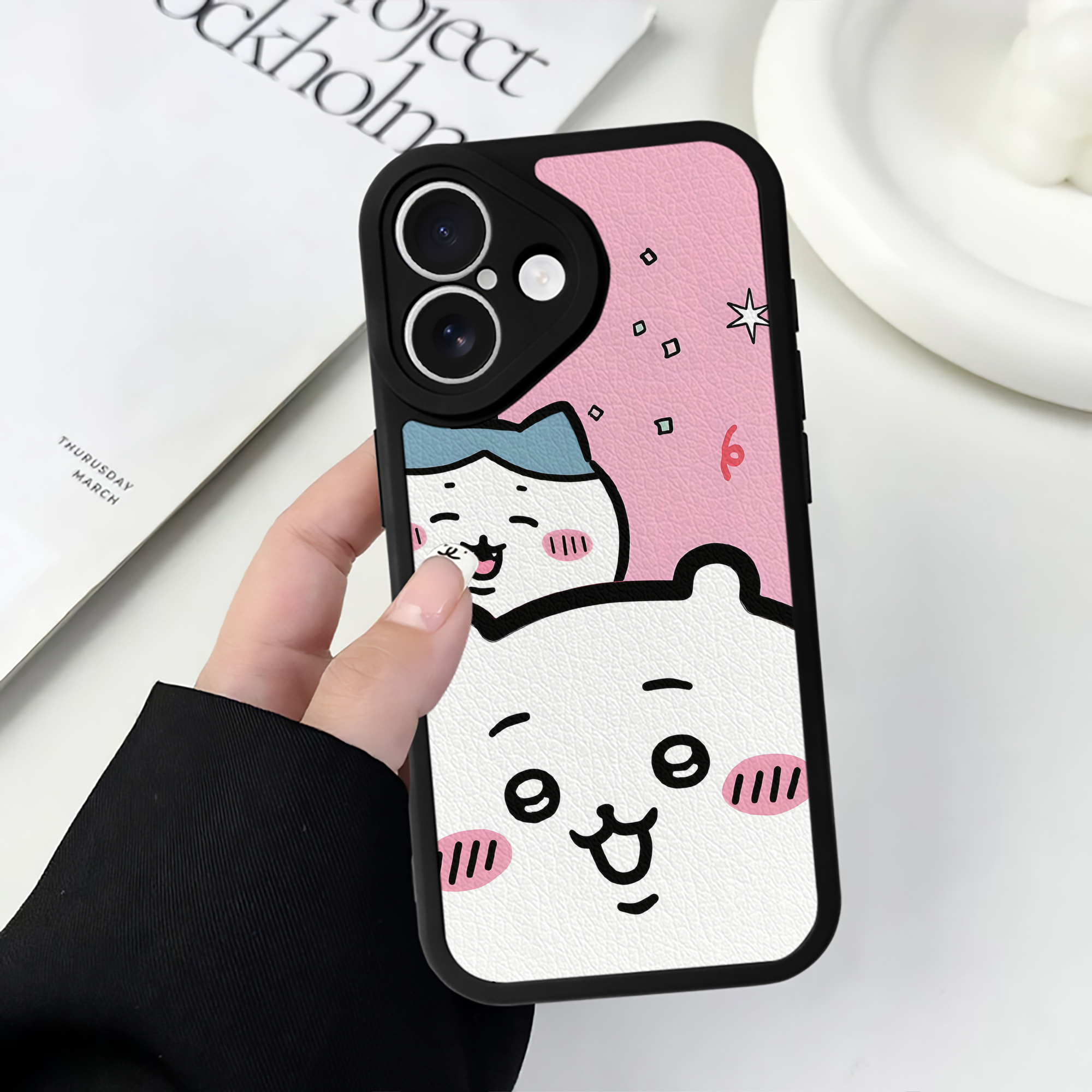 （画像用） ちいかわ Chii-kawa 【iPhone 16シリーズ対応】シリコンスマホケース（レザー調） 材質：シリコン